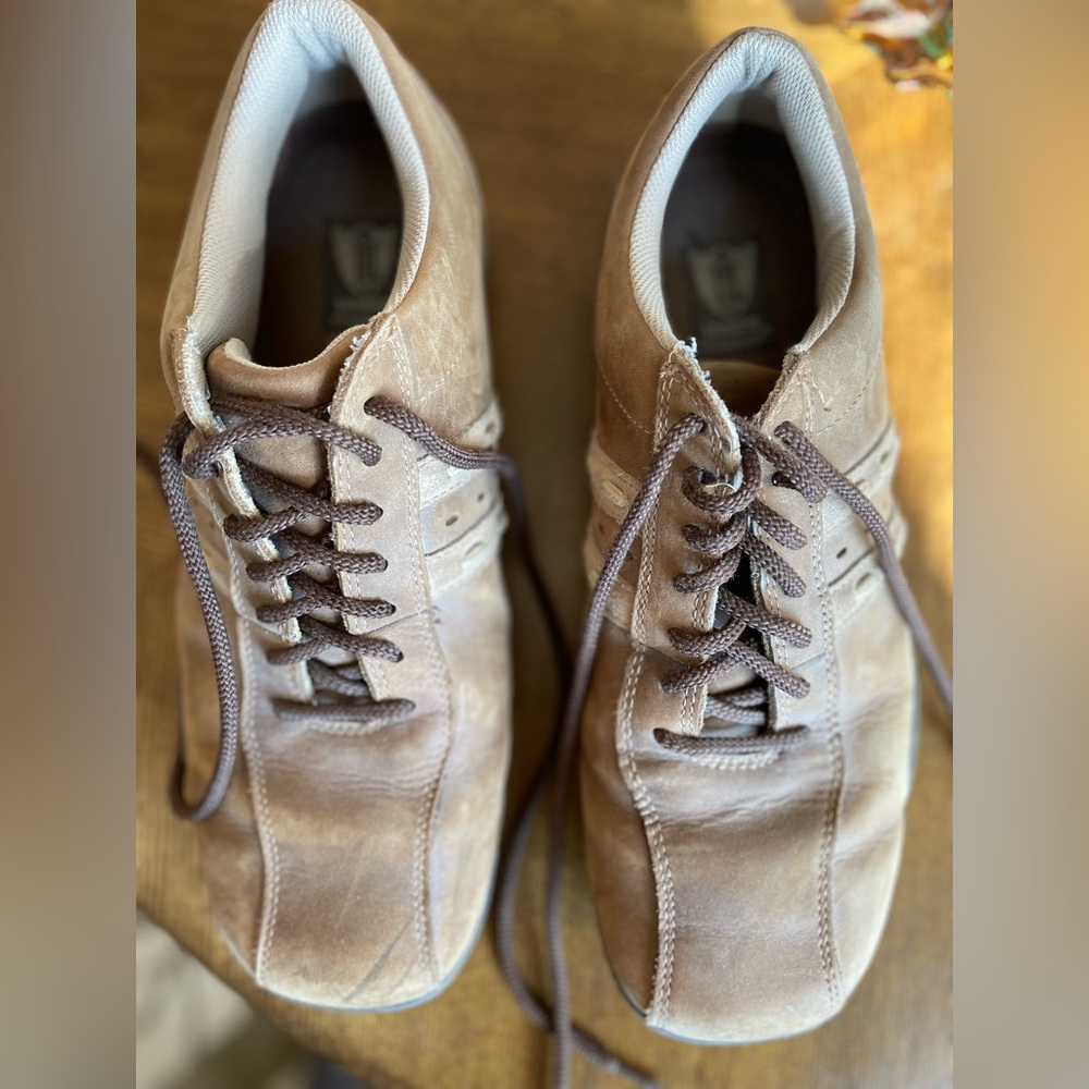 London Underground men’s shoes